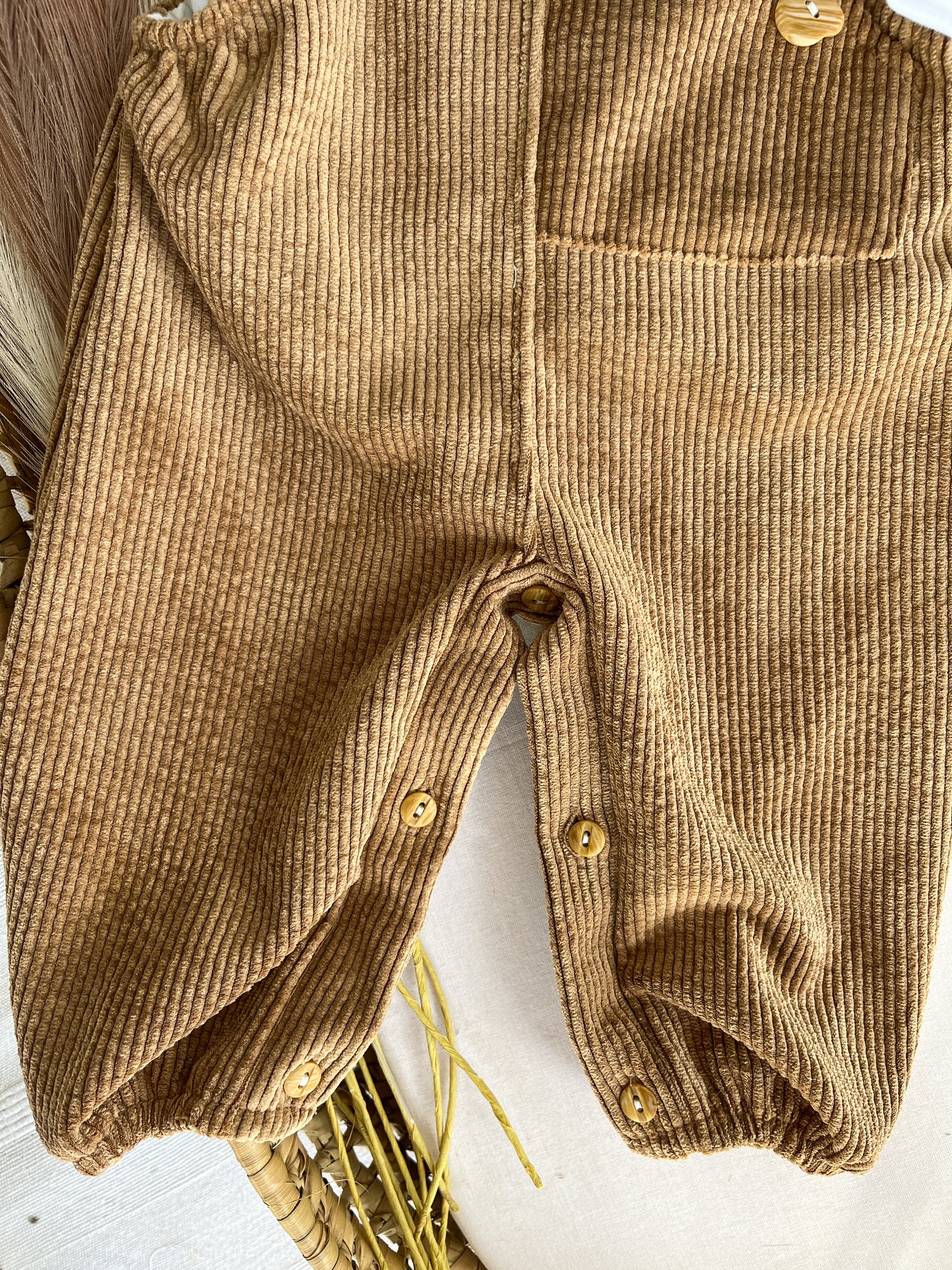 Conjunto de jardineira com camisola bebé menino camel