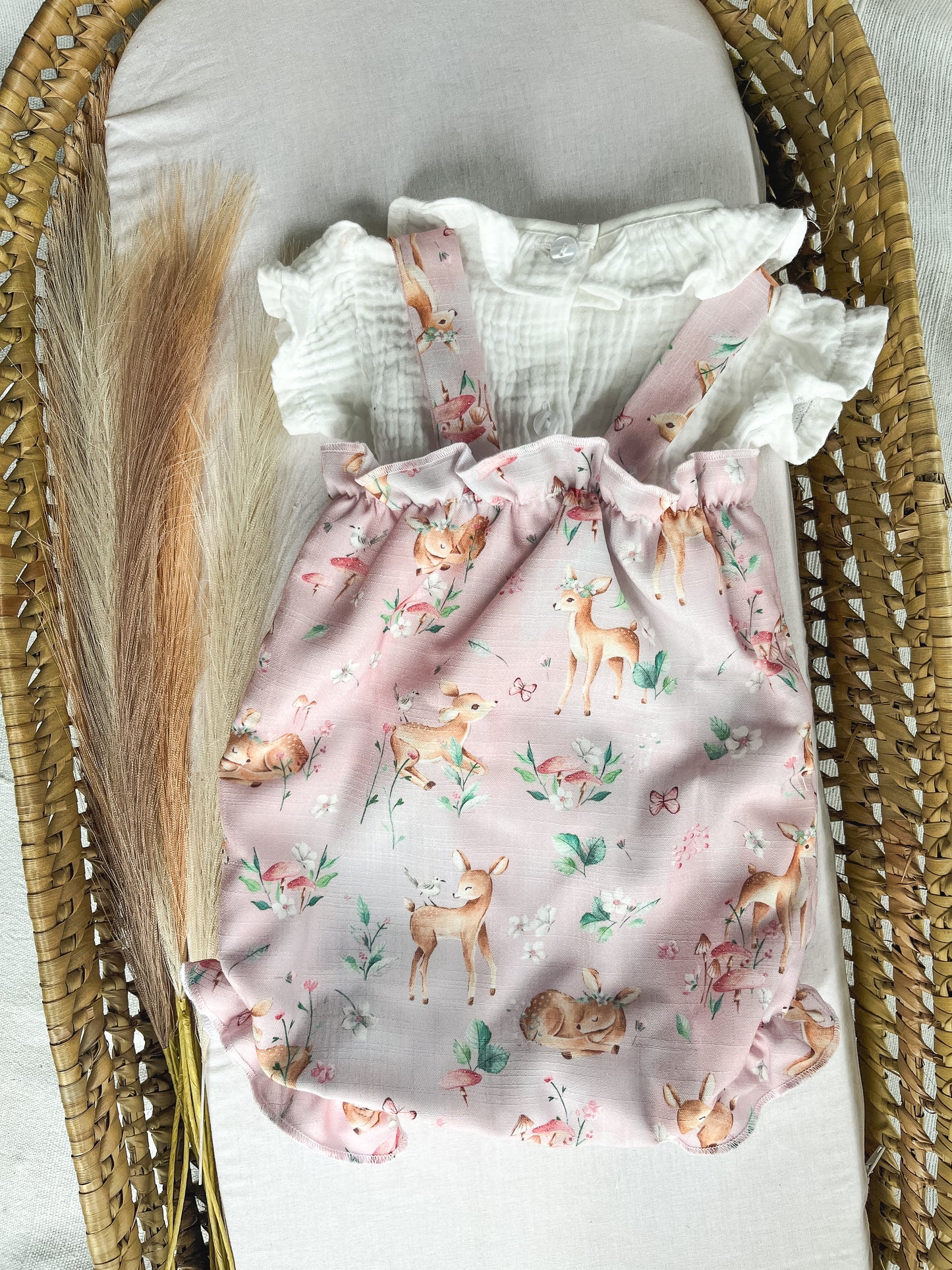 Conjunto de fofo/jardineira rosa com blusa bebé menina