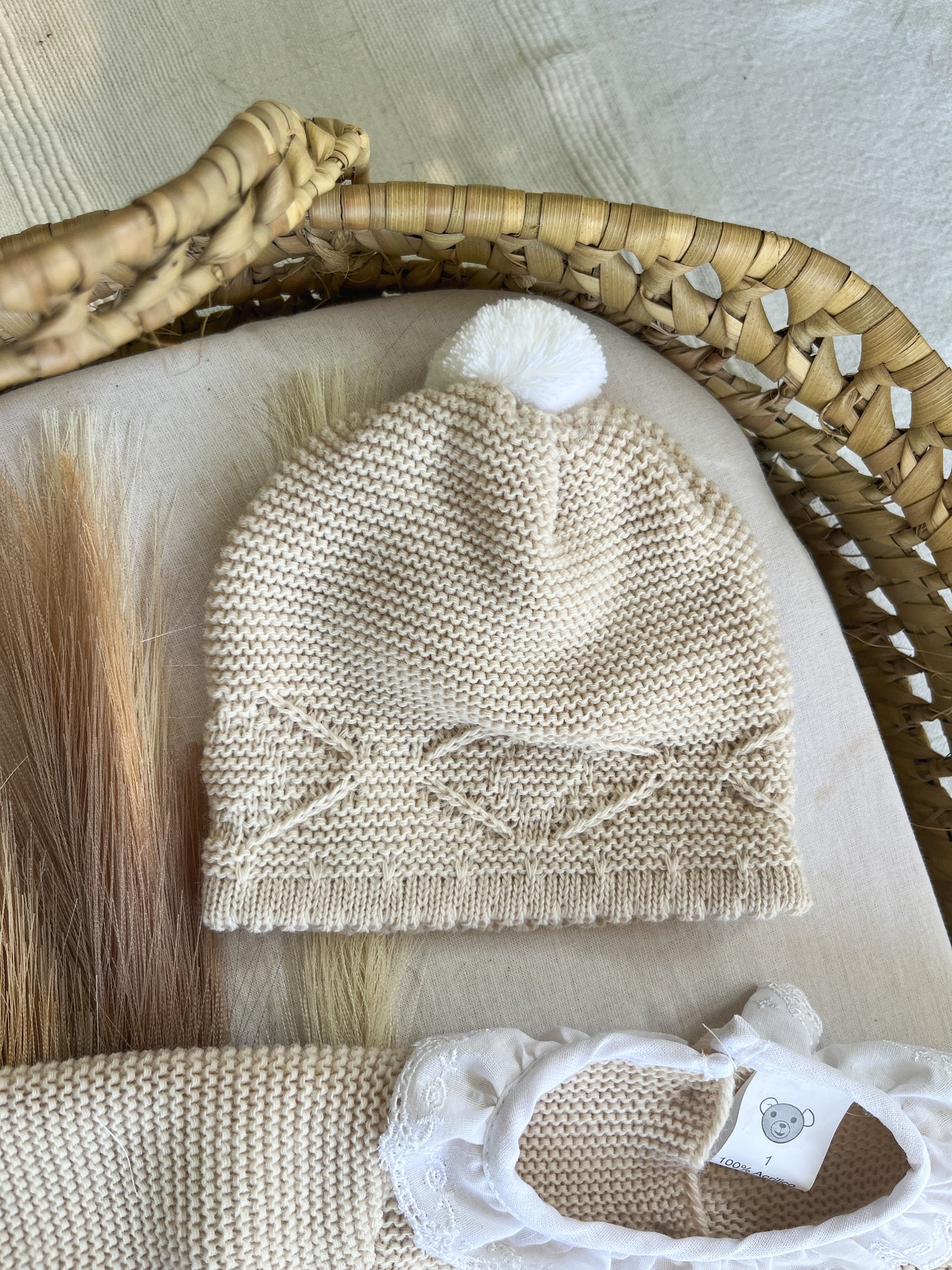 Conjunto de malha 2 peças fofo e gorro bege