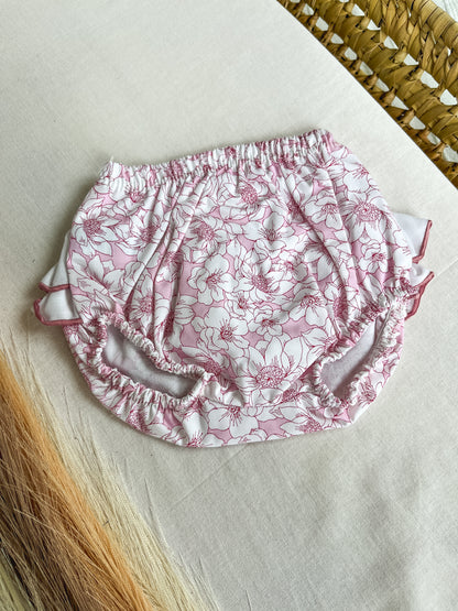 Tapa fralda com folho bebé menina rosa