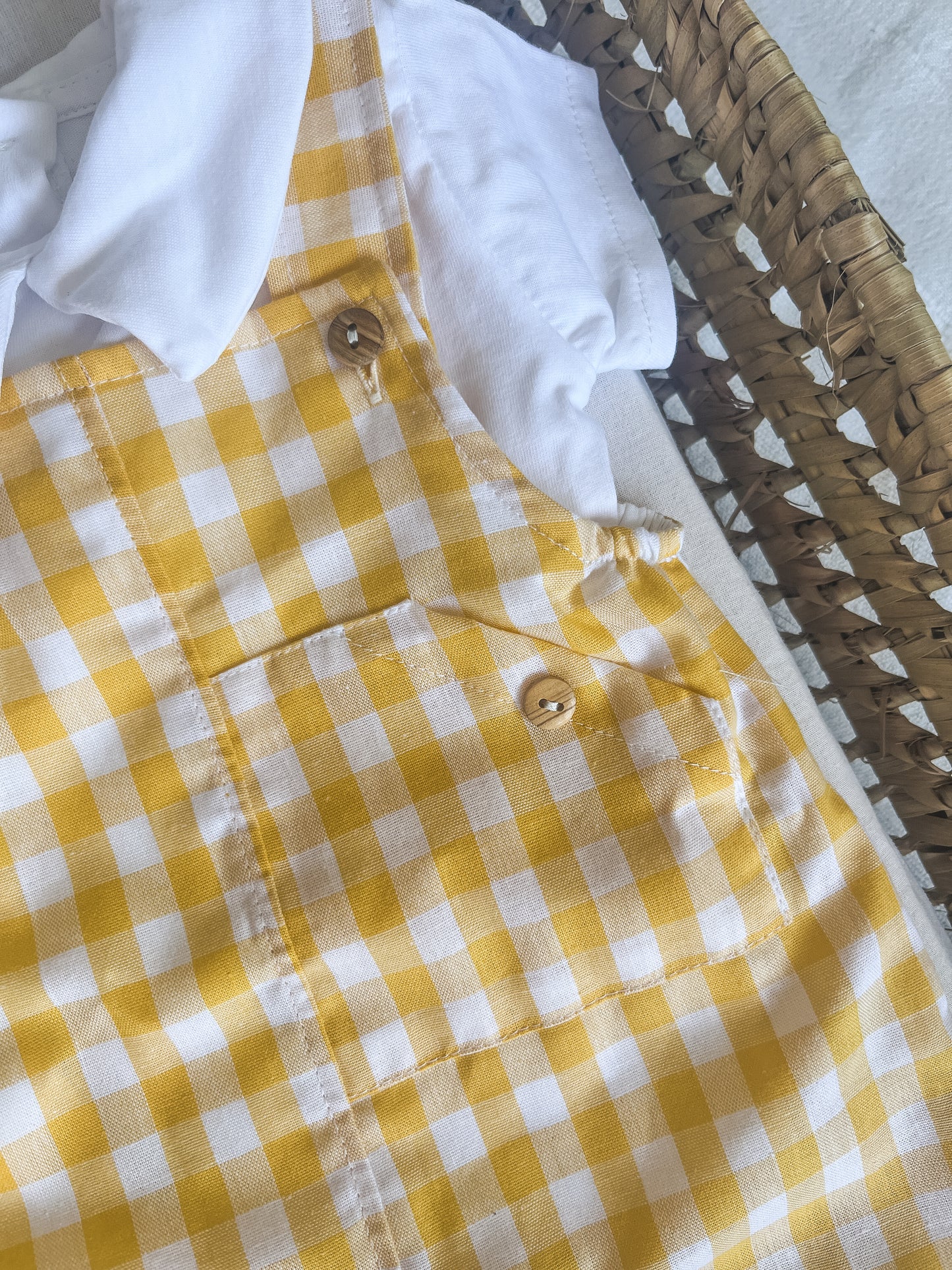 Conjunto de jardineira com blusa bebé menino amarelo