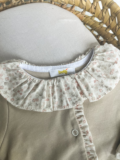Babygrow de algodão bebé bege