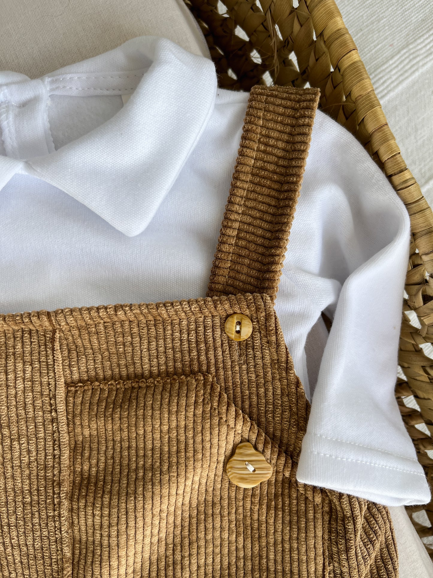 Conjunto de jardineira com camisola bebé menino camel