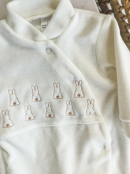 Babygrow de veludo branco pérola