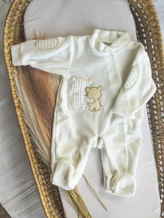 Babygrow de veludo branco pérola