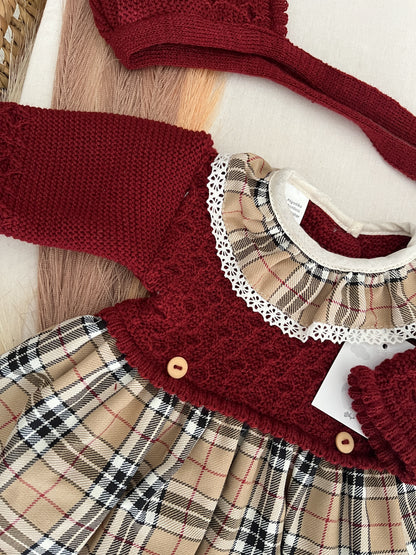 Conjunto de 2 peças bebé vestido e touca bordo