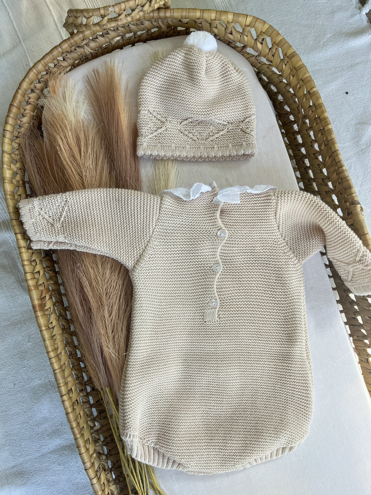 Conjunto de malha 2 peças fofo e gorro bege