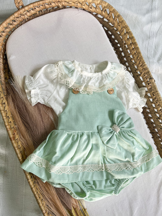 Conjunto de fofo/jardineira com blusa bebé verde água