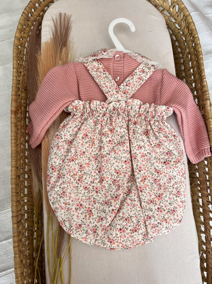 Conjunto de fofo/jardineira com flores e camisola rosa bebé