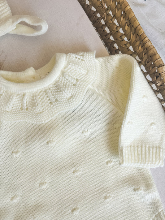 Conjunto de malha fofo e touca bebé branco pérola
