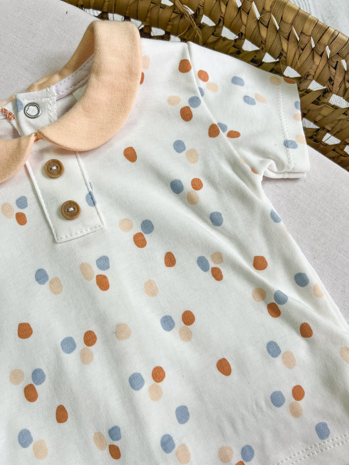 Conjunto de t-shirt e tapa fralda bebé salmão