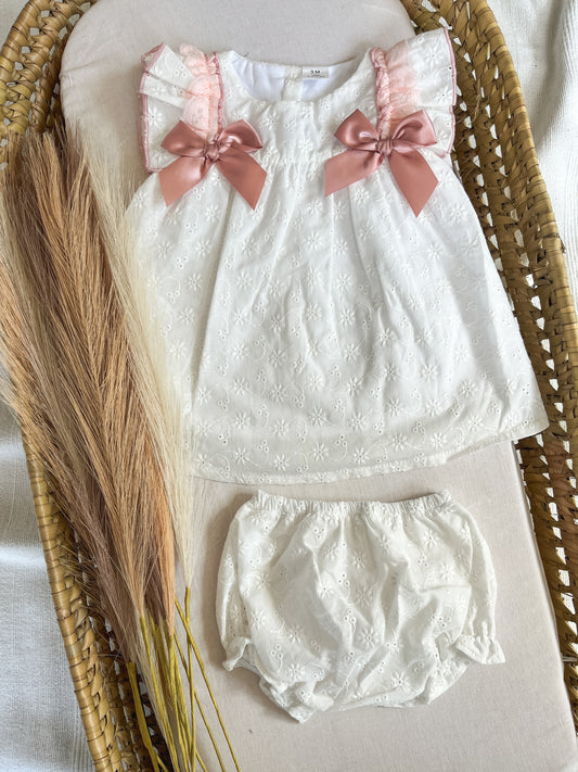 Conjunto de vestido com tapa fralda bebé menina rosa