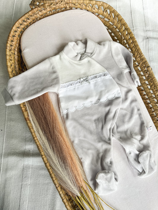 Babygrow veludo bebé cinza personalizável com nome