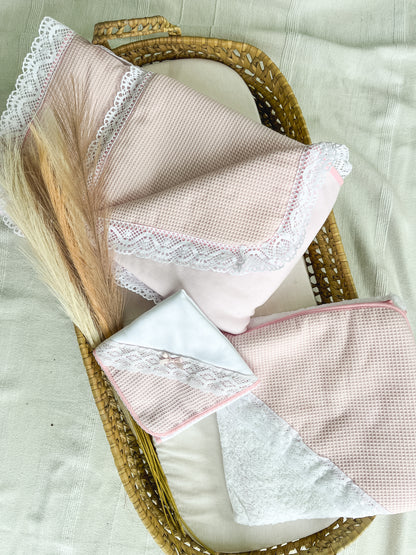 Conjunto de manta, fralda e toalha rosa bebé personalizável com nome