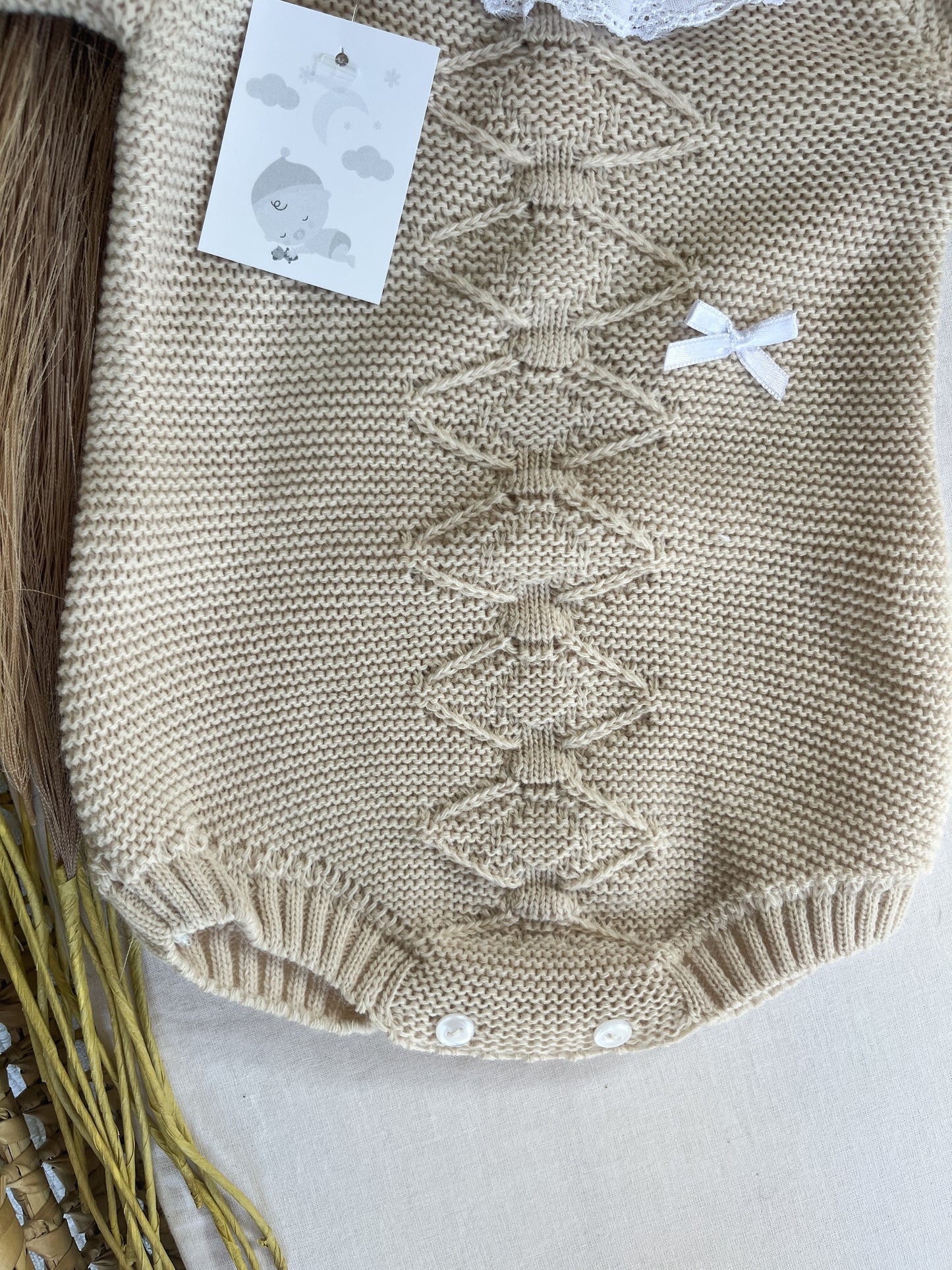 Conjunto de malha 2 peças fofo e gorro bege