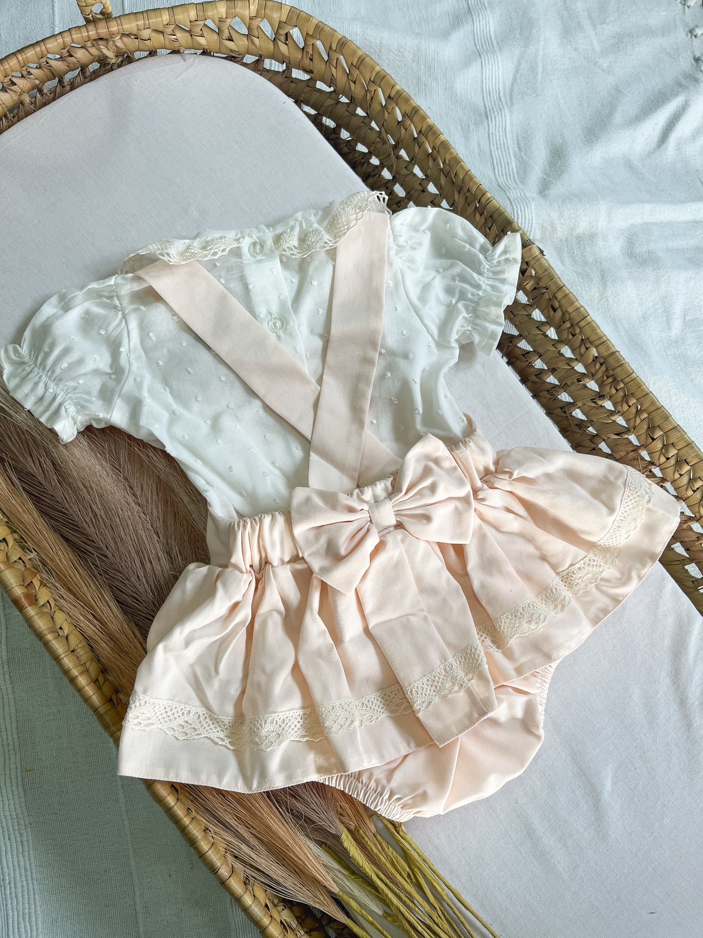 Conjunto de fofo/jardineira com blusa bebé rosa