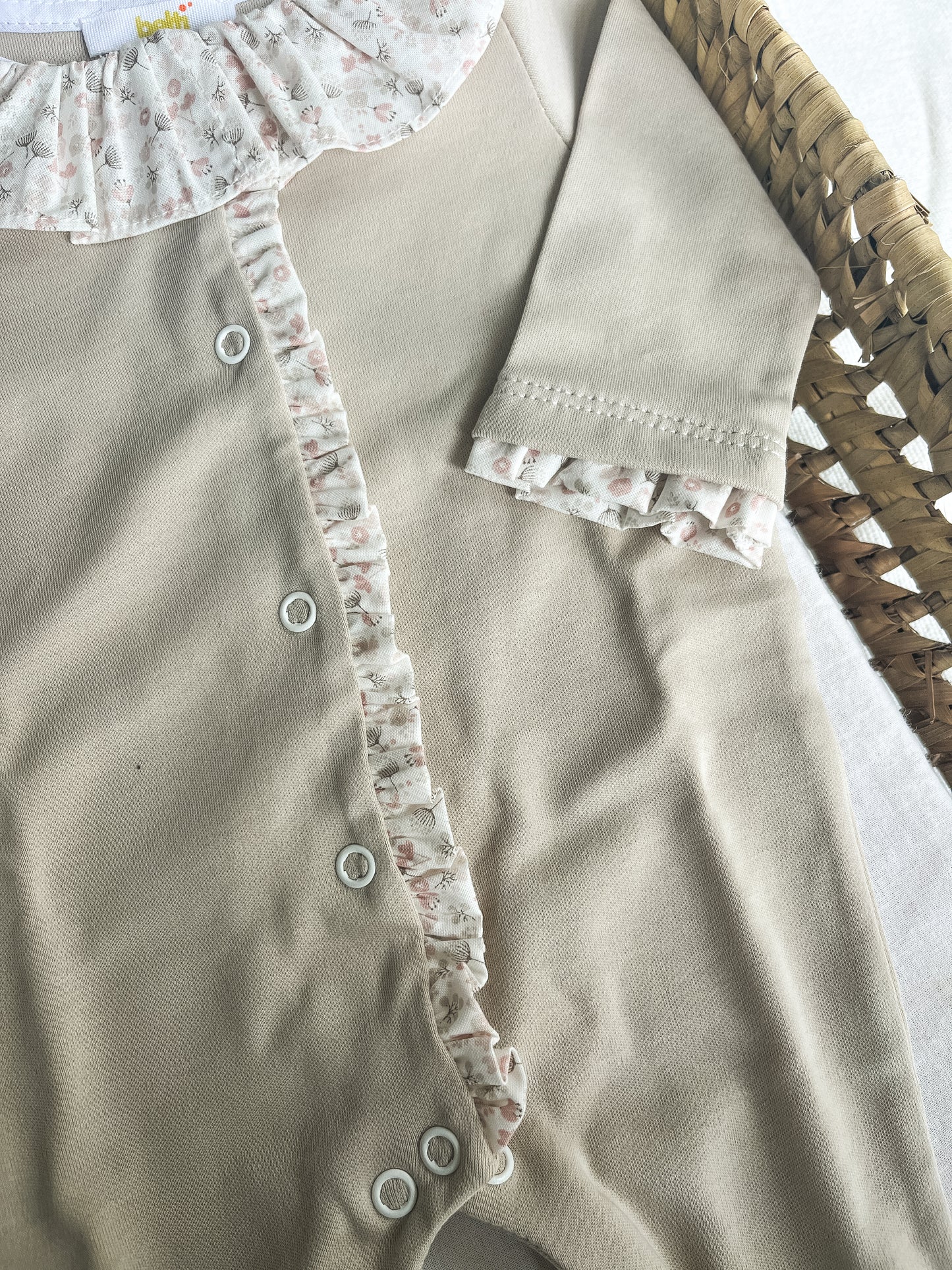 Babygrow de algodão bebé bege